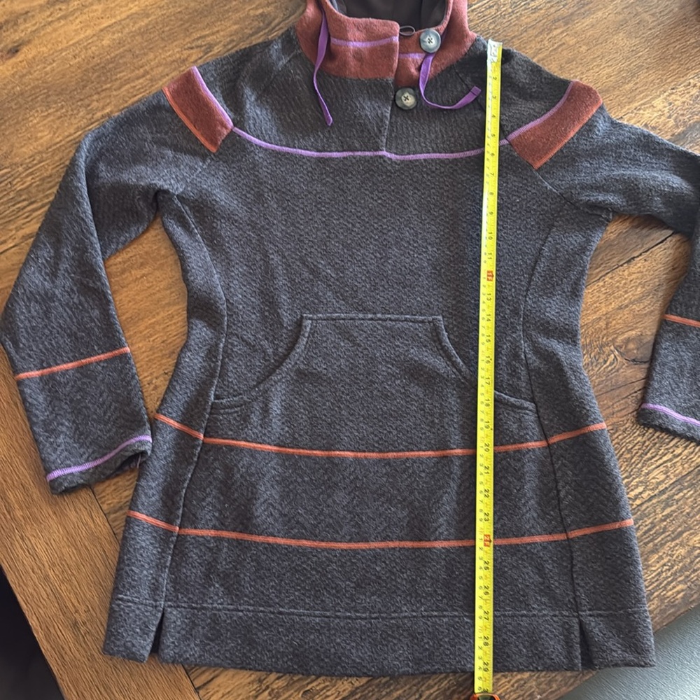 Tunic sweater. Perfect for cold temps. - Picture 5 of 5